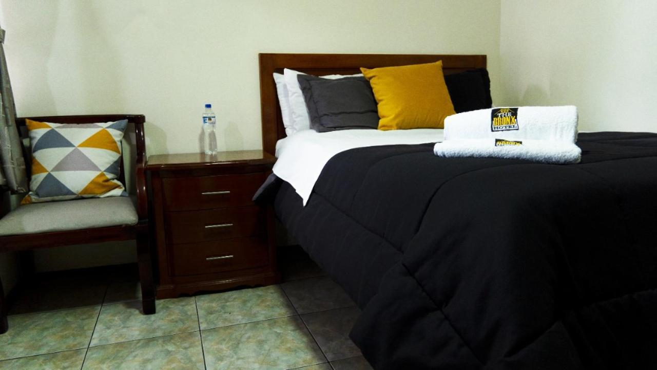 לטקונגה The Bronx Hotel חדר תמונה